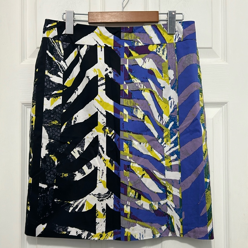 ADRIANNA PAPELL patterned pencil skirt.  Size 8